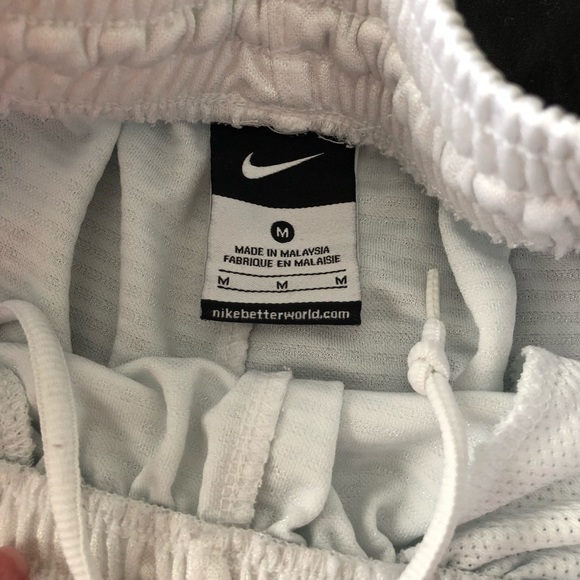 Nike ✔️Men’s White and Blue ✔️⚪️🔵⚪️🔵Shorts - Picture 4 of 4